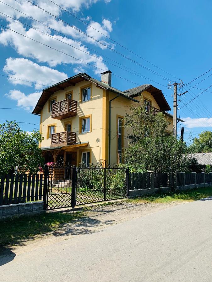 ホテル Ніч Над Карпатами スラブスク エクステリア 写真