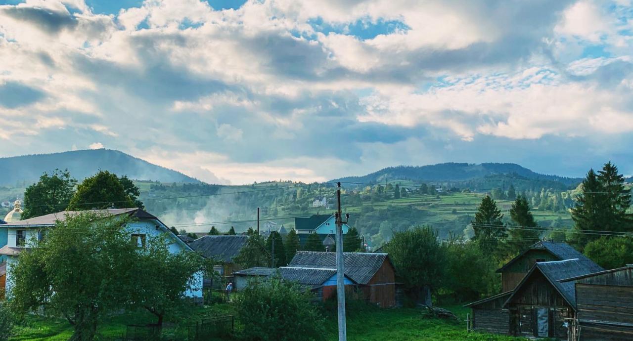 ホテル Ніч Над Карпатами スラブスク エクステリア 写真